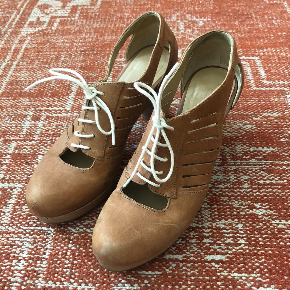 Coclico Wood Heel Lace Up Oxford - Size 36